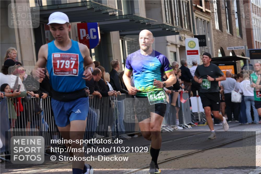 13.09.2026 - 21. swb-Marathon Bremen Strokosch-Dieckow http://msf.ph/oto/10321029 13.09.2026 13:18:03 Ziel 1146, 1419, 1872, 2055, 2260, 3458, 3634, 5292, 5307, 5460, 6152, 6293, 6294, 6818, 7491, 7731, 7954, 8094, 8404, 8872, 9019, 9134, 9275, 9609, 10065, 13150, 948, 1631, 1797, 2001, 2125, 2260, 2634, 2671, 3051, 3192, 3241, 3514, 4131, 4286, 4374, 4733, 5530, 5695, 5817, 5935, 5948, 6290, 6448, 8094, 8805, 8869, 8943, 8944, 9505, 9595, 9596, 9837, 13041 meine-sportfotos.de