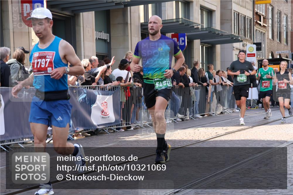 13.09.2026 - 21. swb-Marathon Bremen Strokosch-Dieckow http://msf.ph/oto/10321069 13.09.2026 13:18:04 Ziel 1146, 1419, 1872, 2055, 3458, 3634, 5292, 5307, 5460, 6152, 6293, 6294, 6818, 7245, 7491, 7731, 7954, 8404, 8872, 9019, 9134, 9275, 9609, 10065, 13150, 948, 1631, 1797, 1872, 2001, 2125, 2260, 2634, 2671, 3051, 3192, 3241, 3514, 3634, 4131, 4286, 4374, 4733, 5292, 5530, 5695, 5817, 5935, 5948, 6290, 6448, 8094, 8805, 8869, 8943, 8944, 9595, 9596, 9837, 13041 meine-sportfotos.de