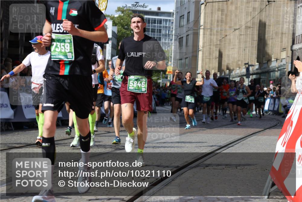 13.09.2026 - 21. swb-Marathon Bremen Strokosch-Dieckow http://msf.ph/oto/10321110 13.09.2026 13:31:06 Ziel 244, 800, 834, 1533, 1771, 1841, 1926, 1941, 2369, 2452, 2723, 2985, 4206, 4251, 4342, 4757, 4920, 5600, 5681, 5802, 5822, 5900, 6134, 6343, 6523, 7012, 7645, 8616, 9290, 9507, 9653, 9692, 9699, 9767, 9825, 13090, 13215, 217, 1398, 2244, 3396, 3762, 4477, 4647, 5673, 5720, 5765, 6619, 7296, 7812, 8035, 8097, 8342, 8726, 9147, 9274, 9337, 9822, 9969, 9977, 13066 meine-sportfotos.de