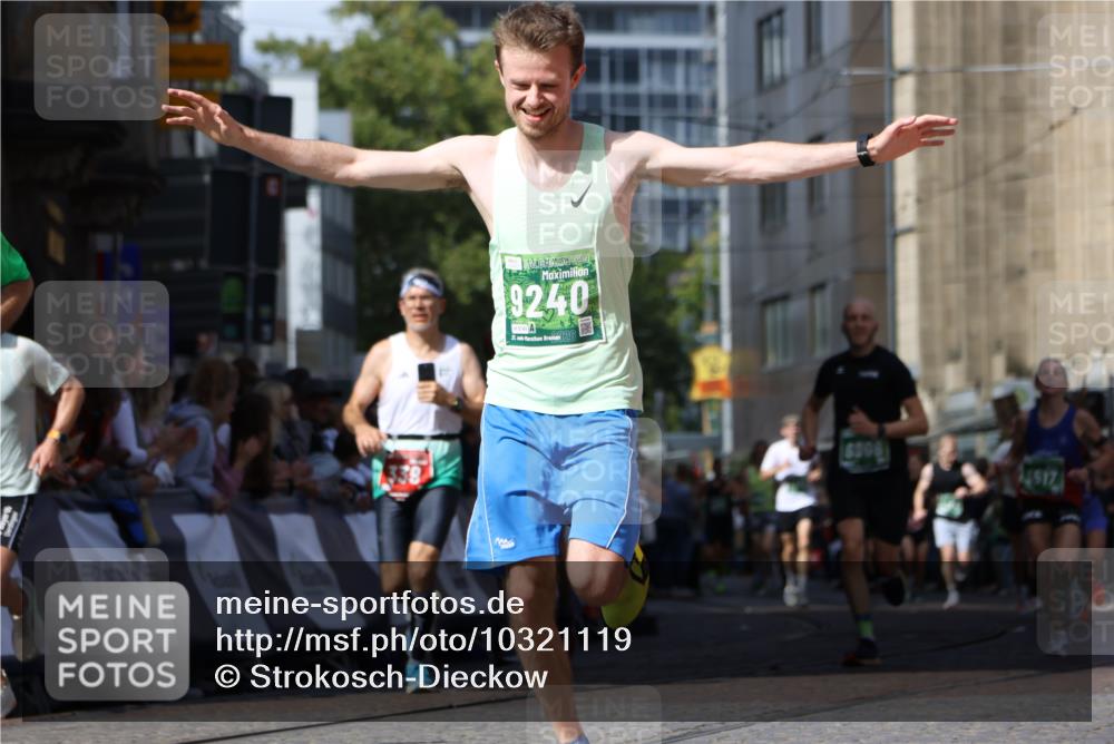 13.09.2026 - 21. swb-Marathon Bremen Strokosch-Dieckow http://msf.ph/oto/10321119 13.09.2026 13:08:46 Ziel 339, 678, 1335, 1696, 4082, 4247, 4888, 5424, 8655, 9084, 9582, 1925, 3330, 4384, 5517, 5636, 5696, 6906, 7262, 9867, 9906, 9911 meine-sportfotos.de