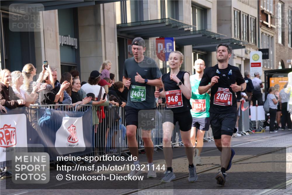 13.09.2026 - 21. swb-Marathon Bremen Strokosch-Dieckow http://msf.ph/oto/10321144 13.09.2026 13:18:07 Ziel 465, 1146, 1419, 2055, 3458, 4413, 5307, 5460, 6293, 6294, 6818, 7245, 7491, 7731, 7954, 8404, 8540, 8872, 9019, 9134, 9275, 10065, 13150, 948, 1631, 1797, 1872, 2001, 2260, 2634, 2671, 3051, 3192, 3241, 3458, 3514, 3634, 4131, 4286, 4374, 4733, 5292, 5530, 5695, 5935, 5948, 6152, 6290, 6448, 8094, 8805, 8869, 8943, 8944, 9134, 9595, 9596, 9609, 9837, 13041 meine-sportfotos.de