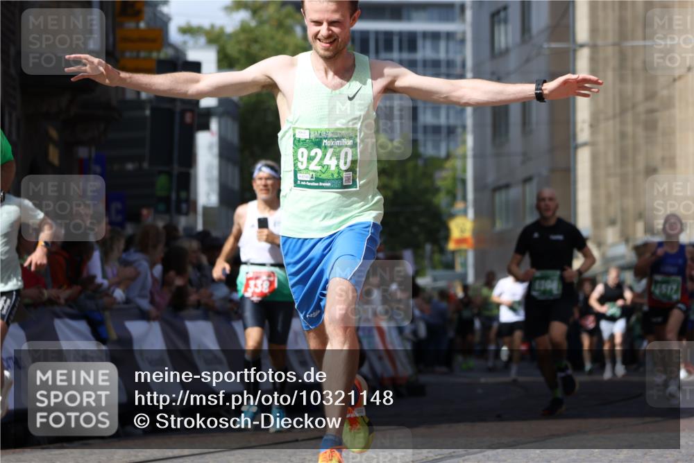 13.09.2026 - 21. swb-Marathon Bremen Strokosch-Dieckow http://msf.ph/oto/10321148 13.09.2026 13:08:46 Ziel 339, 678, 1335, 1696, 4082, 4247, 4888, 5424, 8655, 9084, 9582, 1925, 3330, 4384, 5517, 5636, 5696, 6906, 7262, 9867, 9906, 9911 meine-sportfotos.de