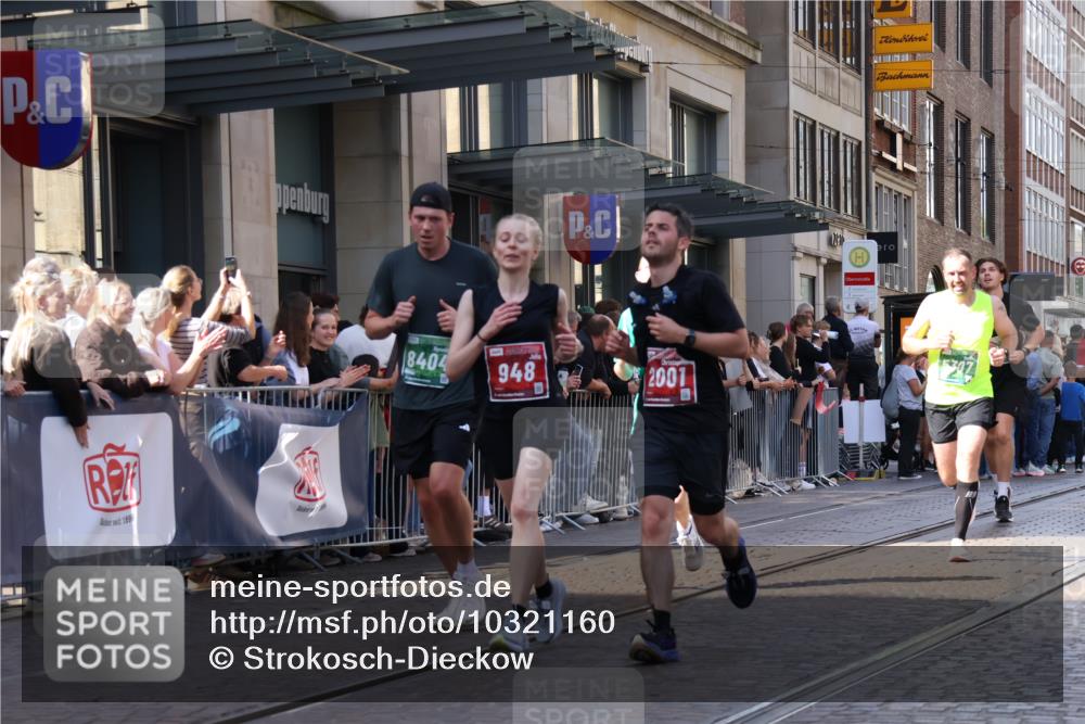 13.09.2026 - 21. swb-Marathon Bremen Strokosch-Dieckow http://msf.ph/oto/10321160 13.09.2026 13:18:07 Ziel 465, 1146, 1419, 2055, 3458, 4413, 5307, 5460, 6293, 6294, 6818, 7245, 7491, 7731, 7954, 8404, 8540, 8872, 9019, 9134, 9275, 10065, 13150, 948, 1631, 1797, 1872, 2001, 2260, 2634, 2671, 3051, 3192, 3241, 3458, 3514, 3634, 4131, 4286, 4374, 4733, 5292, 5530, 5695, 5935, 5948, 6152, 6290, 6448, 8094, 8805, 8869, 8943, 8944, 9134, 9595, 9596, 9609, 9837, 13041 meine-sportfotos.de