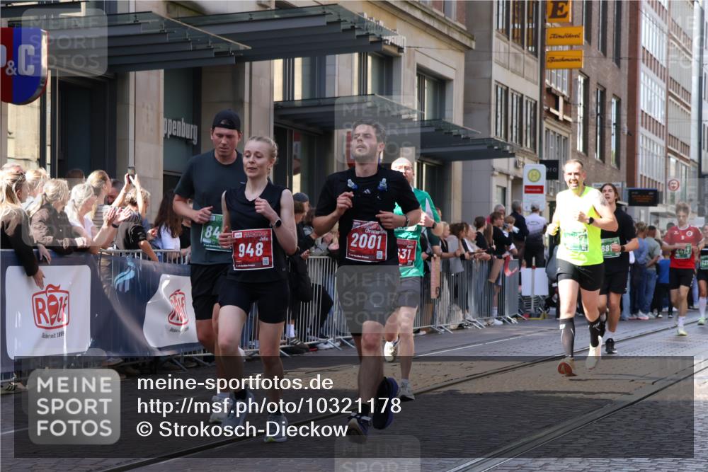 13.09.2026 - 21. swb-Marathon Bremen Strokosch-Dieckow http://msf.ph/oto/10321178 13.09.2026 13:18:08 Ziel 465, 1146, 1419, 2055, 2324, 4413, 4642, 5307, 5460, 6293, 6294, 6818, 7245, 7491, 7731, 7954, 8404, 8540, 8872, 9019, 9275, 10065, 13150, 948, 1631, 1797, 1872, 2001, 2260, 2634, 2671, 3051, 3192, 3241, 3458, 3514, 3634, 4131, 4286, 4374, 4733, 5292, 5530, 5695, 5935, 5948, 6152, 6290, 6448, 8094, 8805, 8869, 8943, 8944, 9134, 9595, 9596, 9609, 9837, 13041 meine-sportfotos.de