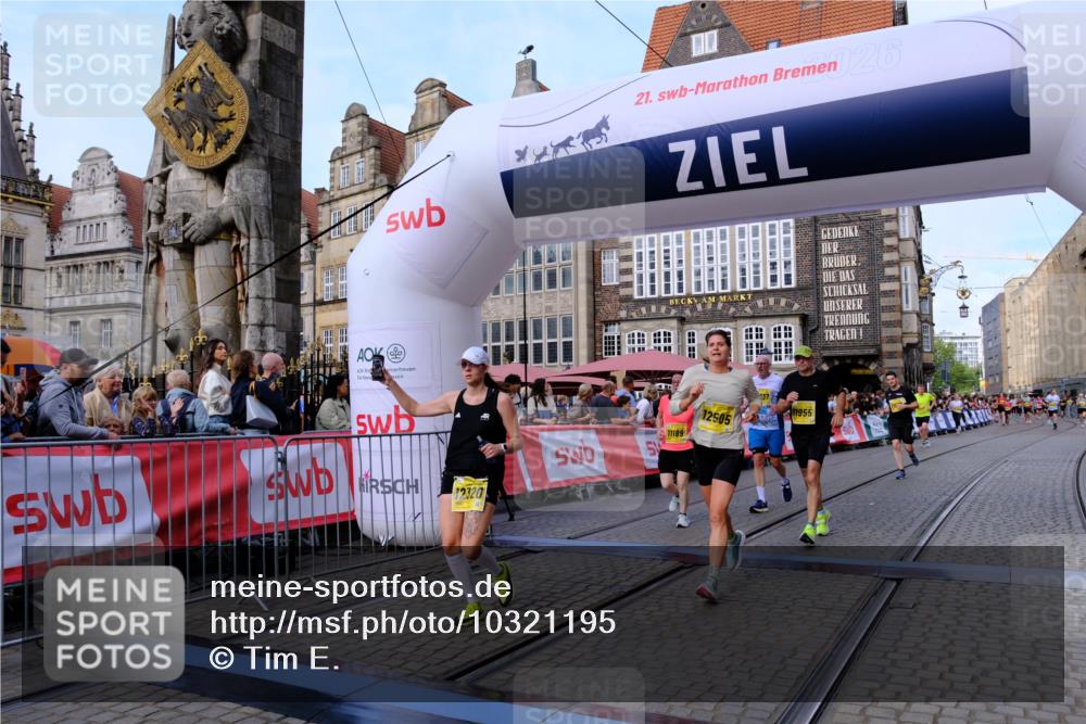 13.09.2026 - 21. swb-Marathon Bremen Tim E. http://msf.ph/oto/10321195 13.09.2026 10:58:52 Ziel 10878, 10879, 11004, 11030, 11152, 11189, 11384, 11455, 11488, 11686, 11743, 11953, 11955, 12180, 12237, 12320, 12499, 12505, 12518 meine-sportfotos.de