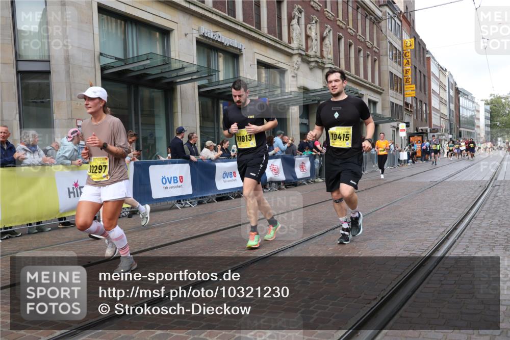 13.09.2026 - 21. swb-Marathon Bremen Strokosch-Dieckow http://msf.ph/oto/10321230 13.09.2026 10:58:59 Ziel 10377, 10415, 10492, 10668, 10922, 11086, 11125, 11301, 11302, 11500, 11873, 11913, 12118, 12200, 12267, 12295, 12297, 12537, 12541, 10254, 10383, 10427, 10477, 10485, 10787, 10794, 10832, 10843, 10948, 11030, 11034, 11228, 11267, 11278, 11488, 11602, 11743, 12015, 12127, 12130, 12131, 12176, 12271, 12297, 12414 meine-sportfotos.de