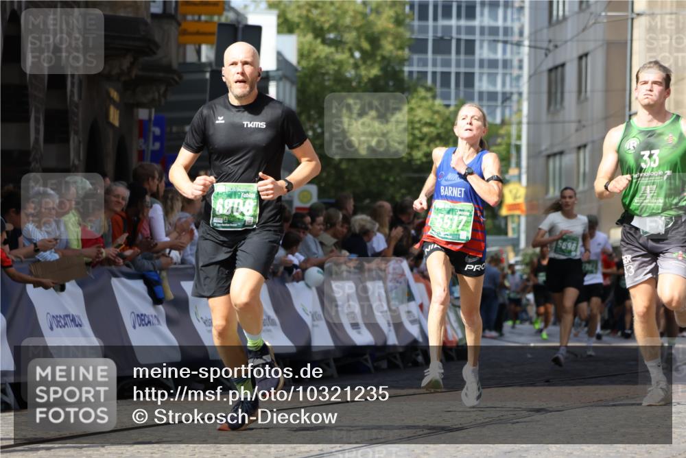 13.09.2026 - 21. swb-Marathon Bremen Strokosch-Dieckow http://msf.ph/oto/10321235 13.09.2026 13:08:50 Ziel 339, 678, 715, 1335, 1696, 4082, 4888, 5424, 7064, 8655, 9084, 9582, 1925, 2287, 3330, 4384, 5517, 5636, 5696, 6906, 7262, 8120, 9906, 9911 meine-sportfotos.de