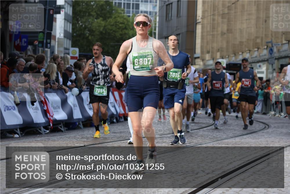13.09.2026 - 21. swb-Marathon Bremen Strokosch-Dieckow http://msf.ph/oto/10321255 13.09.2026 13:24:46 Ziel 789, 790, 1250, 1582, 2295, 3375, 3524, 3994, 4000, 4559, 5572, 5668, 5669, 5929, 5953, 6080, 7069, 7156, 7568, 8310, 8415, 8784, 8881, 9264, 9573, 9676, 10069, 10071, 972, 1264, 2761, 3015, 4113, 4262, 4507, 4973, 6079, 6360, 6544, 6807, 6943, 7409, 7854, 8853, 9152, 10103 meine-sportfotos.de