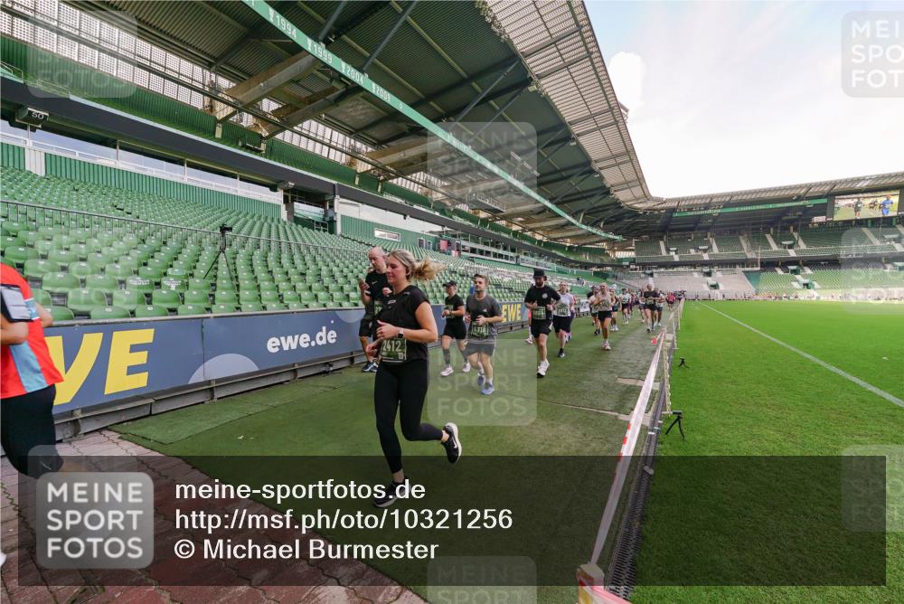 13.09.2026 - 21. swb-Marathon Bremen Michael Burmester http://msf.ph/oto/10321256 13.09.2026 13:21:16 Laufen im Stadion 128, 258, 351, 423, 441, 464, 601, 620, 704, 782, 851, 1060, 1066, 1094, 1129, 1158, 1177, 1316, 1344, 1409, 1417, 1439, 1446, 1518, 1676, 1697, 1729, 1756, 1808, 1815, 1846, 2010, 2028, 2064, 2139, 2201, 2258, 2278, 2349, 2394, 2395, 2414, 2417, 2437, 2501, 2519, 2533, 2551, 2588, 2652, 2660, 2694, 2695, 2736, 2756, 2793, 2828, 2886, 2954, 2964, 2995, 3004, 3010, 3017, 3018, 3022, 3034, 3035, 3036, 3037, 3059, 3070, 3074, 3102, 3139, 3144, 3225, 3264, 3310 meine-sportfotos.de