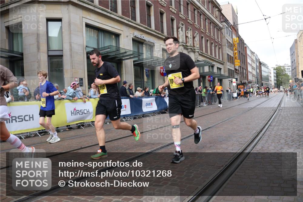 13.09.2026 - 21. swb-Marathon Bremen Strokosch-Dieckow http://msf.ph/oto/10321268 13.09.2026 10:58:59 Ziel 10377, 10415, 10492, 10668, 10922, 11086, 11125, 11301, 11302, 11500, 11873, 11913, 12118, 12200, 12267, 12295, 12297, 12537, 12541, 10254, 10383, 10427, 10477, 10485, 10787, 10794, 10832, 10843, 10948, 11030, 11034, 11228, 11267, 11278, 11488, 11602, 11743, 12015, 12127, 12130, 12131, 12176, 12271, 12297, 12414 meine-sportfotos.de