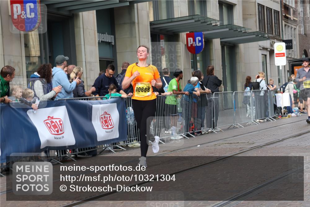 13.09.2026 - 21. swb-Marathon Bremen Strokosch-Dieckow http://msf.ph/oto/10321304 13.09.2026 10:59:01 Ziel 10377, 10415, 10492, 10668, 10745, 10922, 11086, 11125, 11151, 11207, 11301, 11302, 11500, 11519, 11873, 11913, 12118, 12200, 12267, 12295, 12537, 12541, 10254, 10383, 10427, 10477, 10485, 10787, 10794, 10832, 10843, 10948, 11034, 11228, 11267, 11278, 11488, 11602, 11743, 12015, 12127, 12130, 12131, 12176, 12271, 12297, 12414 meine-sportfotos.de