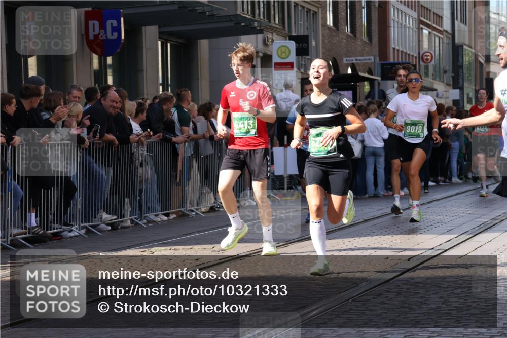 13.09.2026 - 21. swb-Marathon Bremen Strokosch-Dieckow http://msf.ph/oto/10321333 13.09.2026 13:18:12 Ziel 465, 1146, 1419, 2055, 2324, 2948, 3631, 4413, 4642, 5307, 5460, 5867, 6293, 6294, 6818, 7245, 7491, 7731, 7954, 8404, 8540, 8743, 8872, 9019, 9275, 9327, 9833, 13150, 948, 1631, 1797, 1872, 2001, 2260, 2634, 2671, 3241, 3458, 3514, 3634, 4131, 4733, 5292, 5695, 5935, 5948, 6152, 6290, 6448, 8094, 8805, 8869, 8943, 8944, 9134, 9595, 9596, 9609, 9837, 10065, 13041 meine-sportfotos.de
