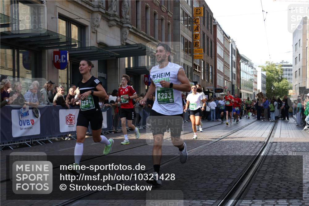 13.09.2026 - 21. swb-Marathon Bremen Strokosch-Dieckow http://msf.ph/oto/10321428 13.09.2026 13:18:14 Ziel 465, 1146, 1419, 2055, 2324, 2948, 3631, 4120, 4413, 4642, 5307, 5460, 5867, 6293, 6294, 6787, 6818, 7245, 7491, 7731, 8404, 8540, 8743, 8872, 9019, 9275, 9327, 9833, 13150, 948, 1631, 1797, 1872, 2001, 2260, 2634, 2671, 3241, 3458, 3514, 3634, 4131, 4733, 5292, 5695, 5935, 5948, 6152, 6290, 6448, 7954, 8094, 8805, 8869, 8943, 8944, 9134, 9595, 9596, 9609, 9837, 10065, 13041 meine-sportfotos.de