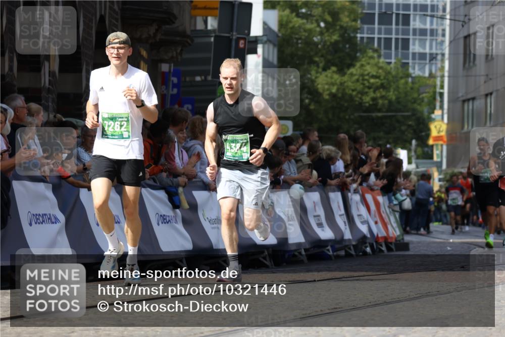 13.09.2026 - 21. swb-Marathon Bremen Strokosch-Dieckow http://msf.ph/oto/10321446 13.09.2026 13:08:58 Ziel 715, 3110, 3276, 4033, 4082, 4888, 5377, 5424, 6842, 7064, 7121, 8555, 9084, 9240, 9411, 9702, 2287, 2291, 2909, 4384, 4898, 5383, 7262, 8120, 8830, 10044 meine-sportfotos.de