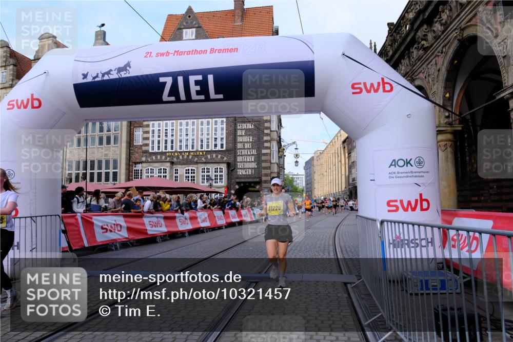 13.09.2026 - 21. swb-Marathon Bremen Tim E. http://msf.ph/oto/10321457 13.09.2026 10:59:01 Ziel 10254, 10485, 10794, 10832, 10878, 10948, 11030, 11189, 11228, 11488, 11743, 11955, 12176, 12237, 12320, 12499, 12505 meine-sportfotos.de