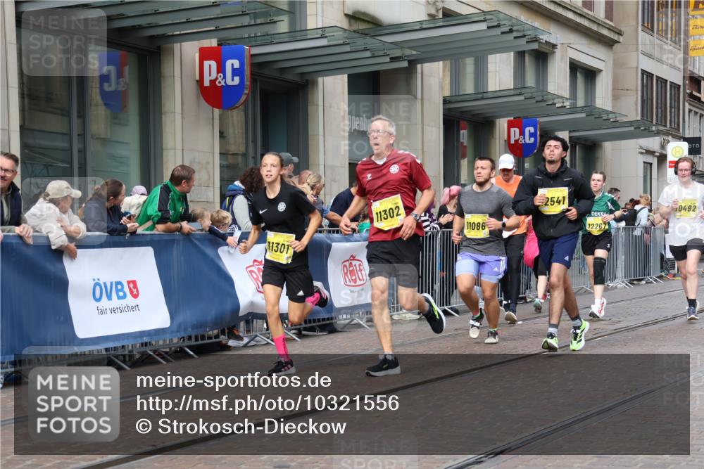 13.09.2026 - 21. swb-Marathon Bremen Strokosch-Dieckow http://msf.ph/oto/10321556 13.09.2026 10:59:09 Ziel 10147, 10377, 10492, 10745, 10922, 11086, 11125, 11151, 11207, 11301, 11302, 11500, 11519, 11594, 11873, 12267, 12295, 12481, 12527, 12537, 12541, 10254, 10383, 10415, 10427, 10477, 10485, 10668, 10787, 10794, 10832, 10843, 10948, 11034, 11125, 11267, 11278, 11301, 11302, 11602, 11913, 12015, 12118, 12127, 12130, 12131, 12176, 12200, 12271, 12297, 12414 meine-sportfotos.de