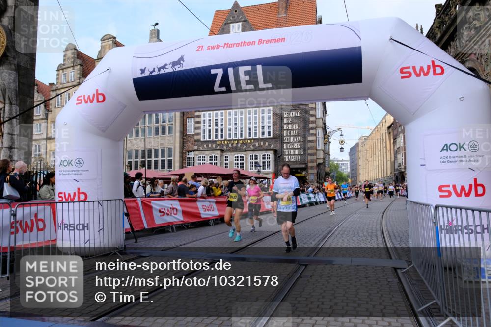 13.09.2026 - 21. swb-Marathon Bremen Tim E. http://msf.ph/oto/10321578 13.09.2026 10:59:04 Ziel 10254, 10485, 10787, 10794, 10832, 10948, 11030, 11189, 11228, 11278, 11488, 11743, 11955, 12130, 12176, 12237, 12414, 12505 meine-sportfotos.de