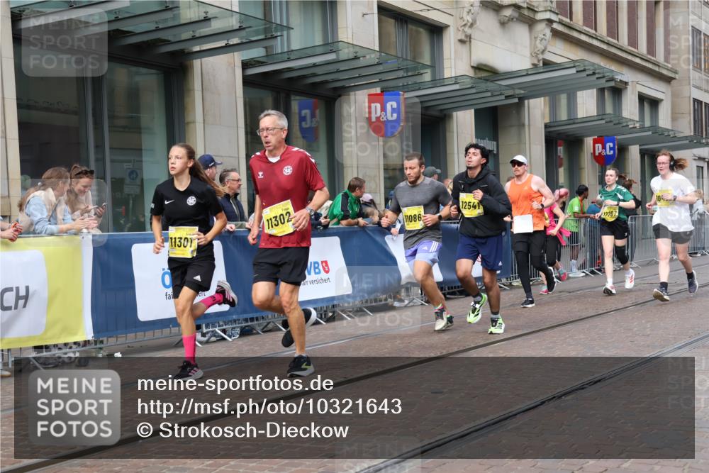13.09.2026 - 21. swb-Marathon Bremen Strokosch-Dieckow http://msf.ph/oto/10321643 13.09.2026 10:59:10 Ziel 10147, 10377, 10492, 10745, 10922, 11086, 11151, 11207, 11500, 11519, 11594, 11873, 12267, 12295, 12481, 12527, 12537, 12541, 10254, 10383, 10415, 10427, 10477, 10485, 10668, 10787, 10794, 10843, 11034, 11086, 11125, 11267, 11278, 11301, 11302, 11602, 11913, 12015, 12118, 12127, 12130, 12131, 12176, 12200, 12271, 12297, 12414 meine-sportfotos.de