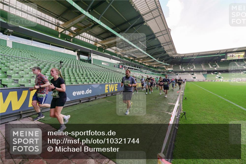 13.09.2026 - 21. swb-Marathon Bremen Michael Burmester http://msf.ph/oto/10321744 13.09.2026 13:22:14 Laufen im Stadion 128, 160, 211, 258, 343, 351, 423, 441, 571, 601, 620, 782, 851, 1060, 1094, 1157, 1158, 1177, 1178, 1259, 1316, 1344, 1417, 1518, 1657, 1669, 1676, 1691, 1729, 1788, 1808, 1846, 1883, 2139, 2201, 2213, 2258, 2290, 2414, 2504, 2526, 2551, 2619, 2632, 2652, 2660, 2685, 2711, 2736, 2828, 2954, 2964, 2995, 3010, 3022, 3034, 3070, 3074, 3144, 3225, 3351, 3505, 3530, 3682, 3784, 4020, 4054, 4406, 4407, 4431, 4584, 1506 meine-sportfotos.de