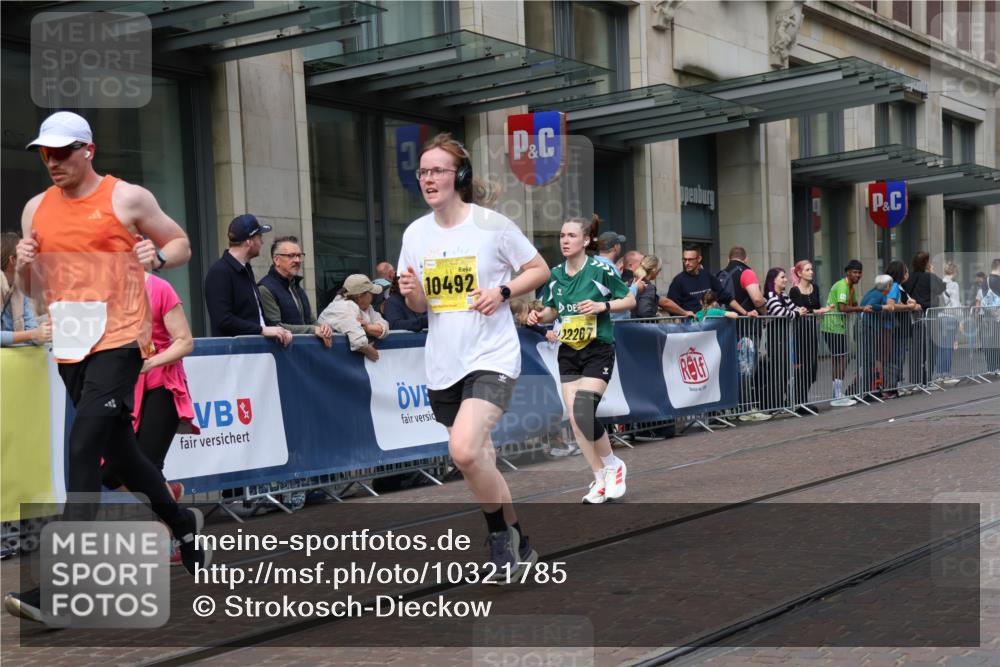 13.09.2026 - 21. swb-Marathon Bremen Strokosch-Dieckow http://msf.ph/oto/10321785 13.09.2026 10:59:12 Ziel 10147, 10377, 10492, 10745, 10922, 11151, 11207, 11500, 11519, 11594, 11873, 12267, 12295, 12481, 12527, 12537, 10254, 10383, 10415, 10427, 10477, 10492, 10668, 10787, 10794, 10843, 11034, 11086, 11125, 11267, 11278, 11301, 11302, 11602, 11913, 12015, 12118, 12127, 12130, 12131, 12176, 12200, 12271, 12297, 12414, 12541 meine-sportfotos.de