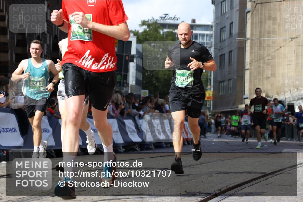 13.09.2026 - 21. swb-Marathon Bremen Strokosch-Dieckow http://msf.ph/oto/10321797 13.09.2026 13:09:07 Ziel 715, 3110, 3276, 3330, 4033, 5377, 5517, 5696, 6842, 6906, 7064, 7121, 8555, 9240, 9411, 9702, 9867, 9906, 9911, 1034, 1241, 2909, 3197, 4895, 4898, 5383, 8759, 9866, 9904, 10044 meine-sportfotos.de
