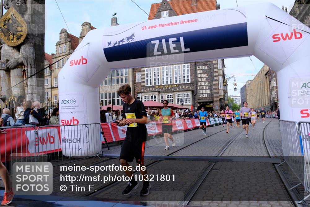 13.09.2026 - 21. swb-Marathon Bremen Tim E. http://msf.ph/oto/10321801 13.09.2026 10:59:09 Ziel 10254, 10383, 10477, 10485, 10787, 10794, 10832, 10843, 10948, 11034, 11228, 11267, 11278, 11488, 11602, 11743, 12127, 12130, 12131, 12176, 12271, 12414 meine-sportfotos.de