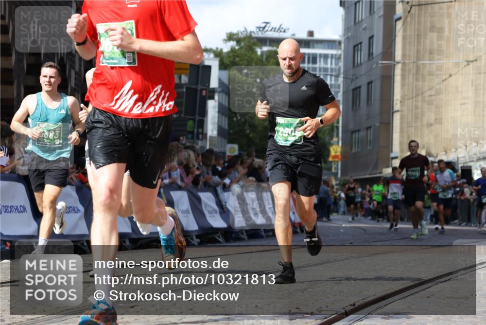 13.09.2026 - 21. swb-Marathon Bremen Strokosch-Dieckow http://msf.ph/oto/10321813 13.09.2026 13:09:07 Ziel 715, 3110, 3276, 3330, 4033, 5377, 5517, 5696, 6842, 6906, 7064, 7121, 8555, 9240, 9411, 9702, 9867, 9906, 9911, 1034, 1241, 2909, 3197, 4895, 4898, 5383, 8759, 9866, 9904, 10044 meine-sportfotos.de
