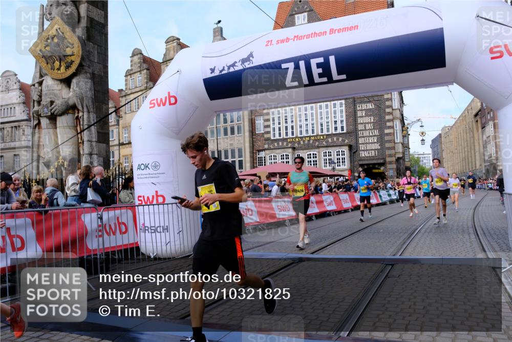13.09.2026 - 21. swb-Marathon Bremen Tim E. http://msf.ph/oto/10321825 13.09.2026 10:59:10 Ziel 10254, 10383, 10477, 10485, 10787, 10794, 10832, 10843, 10948, 11034, 11228, 11267, 11278, 11488, 11602, 11743, 12015, 12127, 12130, 12131, 12176, 12271, 12414 meine-sportfotos.de