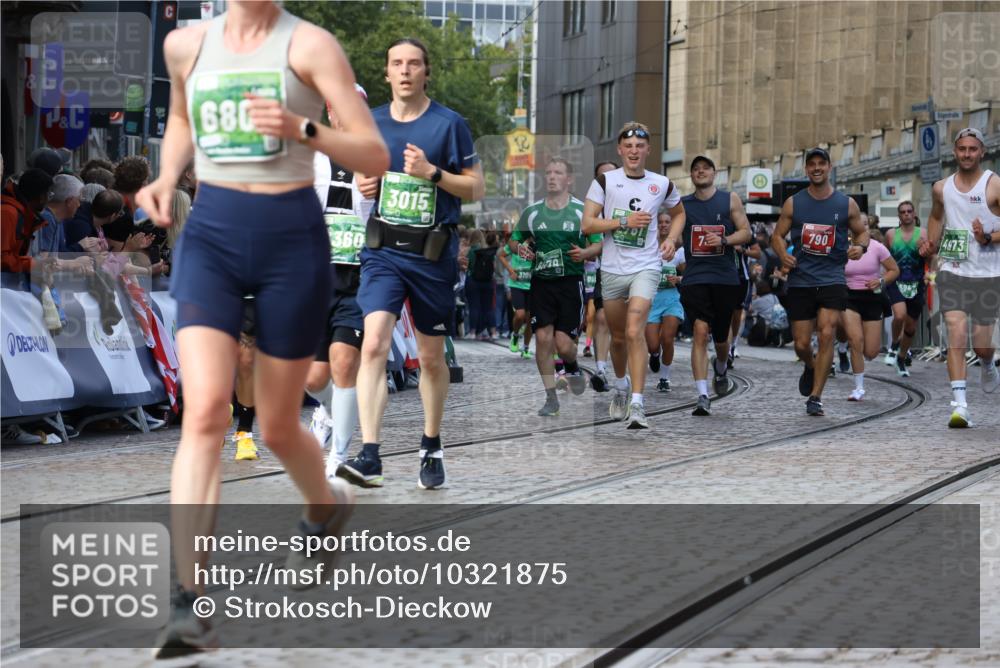 13.09.2026 - 21. swb-Marathon Bremen Strokosch-Dieckow http://msf.ph/oto/10321875 13.09.2026 13:24:47 Ziel 789, 790, 1250, 1582, 2295, 3375, 3524, 3994, 4000, 4559, 5572, 5668, 5669, 5929, 5953, 6080, 7156, 7568, 8310, 8415, 8636, 8784, 8881, 9264, 9573, 9676, 10069, 10071, 10097, 972, 1264, 2761, 3015, 4113, 4507, 4973, 6079, 6360, 6544, 6807, 6943, 7409, 7854, 8853, 9152 meine-sportfotos.de