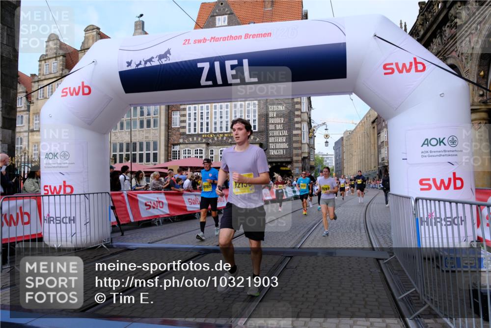 13.09.2026 - 21. swb-Marathon Bremen Tim E. http://msf.ph/oto/10321903 13.09.2026 10:59:12 Ziel 10254, 10383, 10427, 10477, 10485, 10787, 10794, 10832, 10843, 10948, 11034, 11228, 11267, 11278, 11488, 11602, 12015, 12127, 12130, 12131, 12176, 12271, 12297, 12414 meine-sportfotos.de