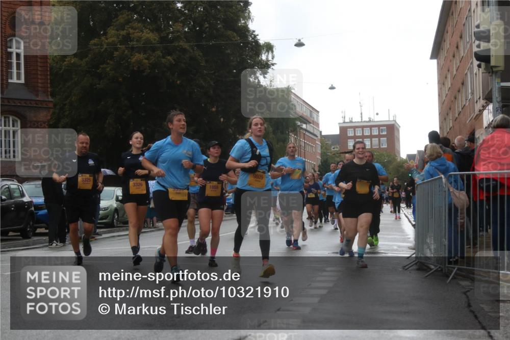 13.09.2026 - Kiel Lauf Markus Tischler http://msf.ph/oto/10321910 13.09.2026 10:55:59 Fleethörn 3325, 3326, 1858, 9809 meine-sportfotos.de