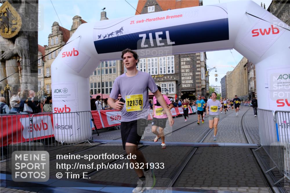 13.09.2026 - 21. swb-Marathon Bremen Tim E. http://msf.ph/oto/10321933 13.09.2026 10:59:12 Ziel 10254, 10383, 10427, 10477, 10485, 10787, 10794, 10832, 10843, 10948, 11034, 11228, 11267, 11278, 11488, 11602, 12015, 12127, 12130, 12131, 12176, 12271, 12297, 12414 meine-sportfotos.de