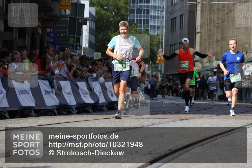 13.09.2026 - 21. swb-Marathon Bremen Strokosch-Dieckow http://msf.ph/oto/10321948 13.09.2026 13:09:15 Ziel 1925, 2287, 3110, 3330, 4384, 5517, 5636, 5696, 6906, 7262, 8120, 8555, 9240, 9411, 9702, 9867, 9906, 9911, 1034, 3197, 4895, 5111, 6652, 8759, 9789, 9866 meine-sportfotos.de