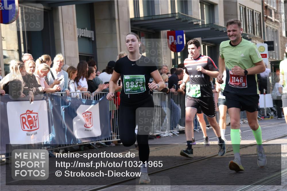 13.09.2026 - 21. swb-Marathon Bremen Strokosch-Dieckow http://msf.ph/oto/10321965 13.09.2026 13:18:25 Ziel 307, 465, 2324, 2948, 3631, 4120, 4413, 4642, 4916, 5277, 5867, 6787, 7104, 7163, 7245, 7602, 7731, 8404, 8540, 8743, 8872, 9019, 9275, 9327, 9833, 1146, 1419, 1872, 2055, 2260, 2671, 3241, 3458, 3514, 3634, 4131, 5292, 5307, 5460, 5695, 6152, 6293, 6294, 6818, 7491, 7954, 8094, 8943, 8944, 9134, 9609, 10065, 13150 meine-sportfotos.de