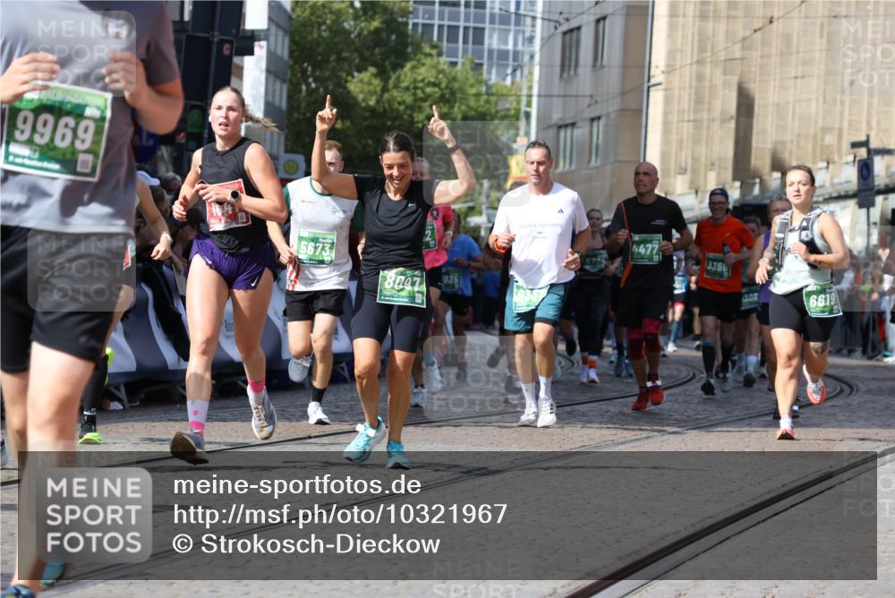 13.09.2026 - 21. swb-Marathon Bremen Strokosch-Dieckow http://msf.ph/oto/10321967 13.09.2026 13:31:08 Ziel 244, 800, 834, 1189, 1533, 1771, 1841, 1926, 1941, 2369, 2452, 2723, 2985, 3360, 4251, 4342, 4757, 4920, 5600, 5681, 5802, 5822, 5900, 6343, 6523, 7012, 7760, 8616, 9290, 9507, 9653, 9692, 9699, 9767, 13090, 13215, 217, 1398, 1627, 2244, 2602, 3396, 3762, 4477, 5375, 5673, 5720, 5765, 5979, 6619, 7001, 7296, 7812, 8035, 8097, 8339, 8342, 8726, 9147, 9337, 9822, 9969, 9977, 13066 meine-sportfotos.de