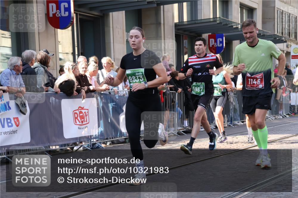 13.09.2026 - 21. swb-Marathon Bremen Strokosch-Dieckow http://msf.ph/oto/10321983 13.09.2026 13:18:25 Ziel 307, 465, 2324, 2948, 3631, 4120, 4413, 4642, 4916, 5277, 5867, 6787, 7104, 7163, 7245, 7602, 7731, 8404, 8540, 8743, 8872, 9019, 9275, 9327, 9833, 1146, 1419, 1872, 2055, 2260, 2671, 3241, 3458, 3514, 3634, 4131, 5292, 5307, 5460, 5695, 6152, 6293, 6294, 6818, 7491, 7954, 8094, 8943, 8944, 9134, 9609, 10065, 13150 meine-sportfotos.de