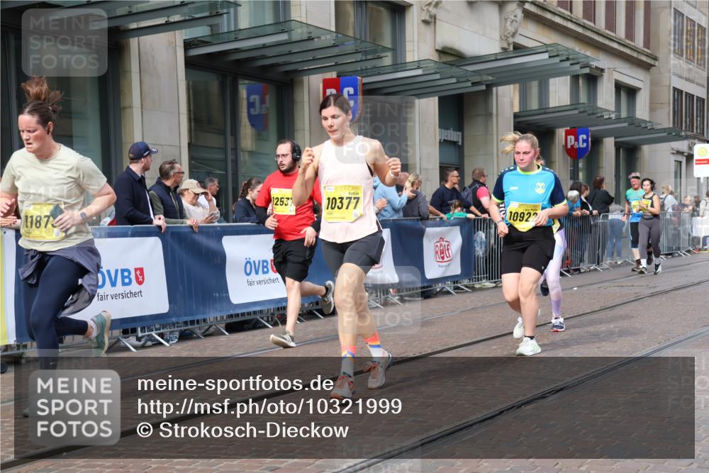 13.09.2026 - 21. swb-Marathon Bremen Strokosch-Dieckow http://msf.ph/oto/10321999 13.09.2026 10:59:20 Ziel 10147, 10236, 10355, 10377, 10669, 10745, 10922, 10928, 10929, 11054, 11056, 11089, 11151, 11194, 11207, 11419, 11501, 11519, 11594, 11803, 11873, 12138, 12242, 12243, 12295, 12480, 12481, 12527, 10377, 10383, 10415, 10427, 10477, 10492, 10668, 10843, 11034, 11086, 11125, 11301, 11302, 11500, 11602, 11873, 11913, 12015, 12118, 12127, 12200, 12267, 12297, 12537, 12541 meine-sportfotos.de