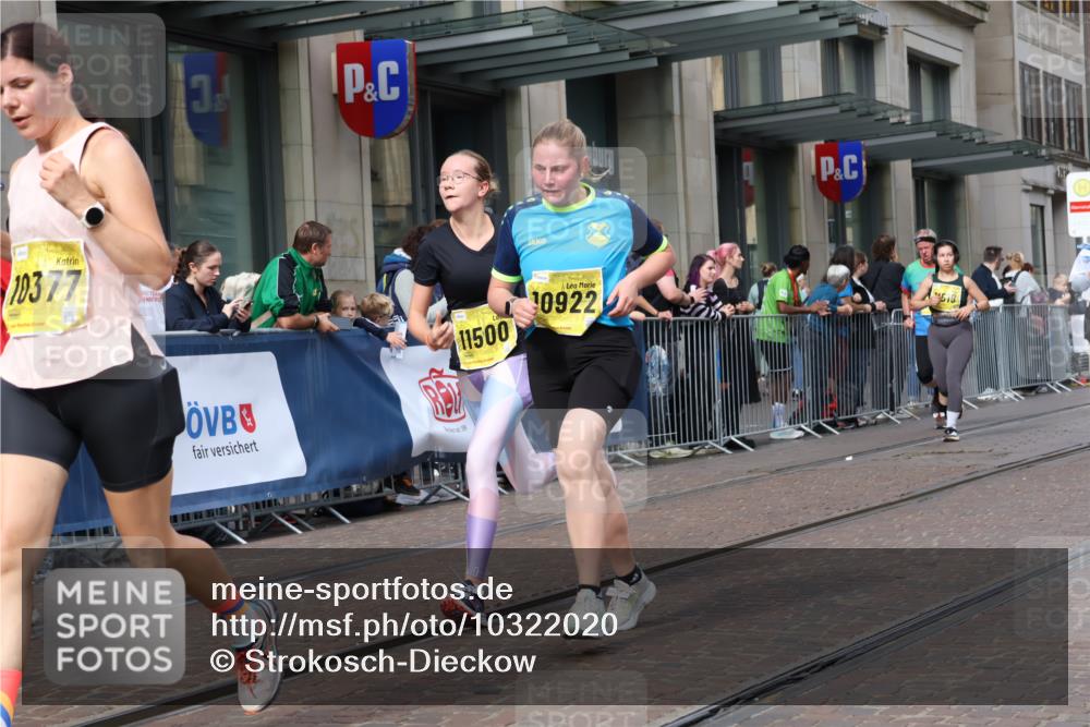 13.09.2026 - 21. swb-Marathon Bremen Strokosch-Dieckow http://msf.ph/oto/10322020 13.09.2026 10:59:20 Ziel 10147, 10236, 10355, 10377, 10669, 10745, 10922, 10928, 10929, 11054, 11056, 11089, 11151, 11194, 11207, 11419, 11501, 11519, 11594, 11803, 11873, 12138, 12242, 12243, 12295, 12480, 12481, 12527, 10377, 10383, 10415, 10427, 10477, 10492, 10668, 10843, 11034, 11086, 11125, 11301, 11302, 11500, 11602, 11873, 11913, 12015, 12118, 12127, 12200, 12267, 12297, 12537, 12541 meine-sportfotos.de