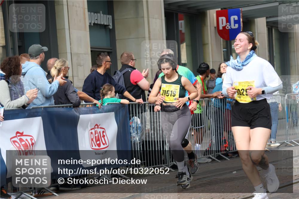 13.09.2026 - 21. swb-Marathon Bremen Strokosch-Dieckow http://msf.ph/oto/10322052 13.09.2026 10:59:22 Ziel 10147, 10236, 10355, 10669, 10745, 10922, 10928, 10929, 11054, 11056, 11089, 11151, 11194, 11207, 11419, 11501, 11519, 11594, 11803, 12138, 12242, 12243, 12295, 12480, 12481, 12527, 10377, 10415, 10427, 10492, 10668, 10922, 11086, 11125, 11301, 11302, 11500, 11873, 11913, 12015, 12118, 12200, 12267, 12297, 12537, 12541 meine-sportfotos.de