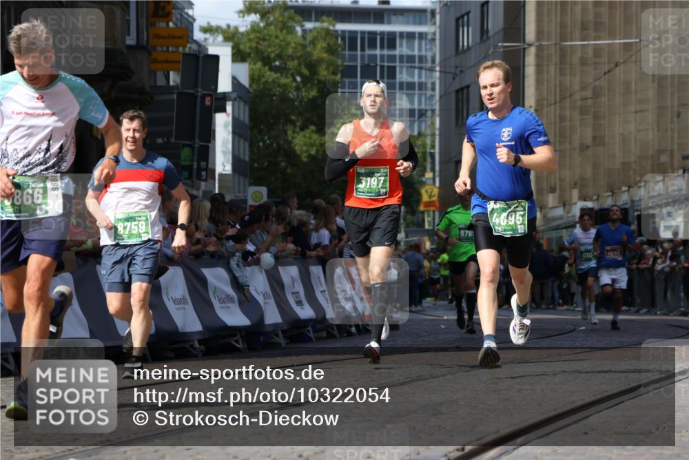 13.09.2026 - 21. swb-Marathon Bremen Strokosch-Dieckow http://msf.ph/oto/10322054 13.09.2026 13:09:17 Ziel 1925, 2287, 3110, 3330, 4384, 5517, 5636, 5696, 6906, 7262, 8120, 9240, 9867, 9906, 9911, 1034, 3197, 4895, 5111, 6652, 8759, 9789, 9866 meine-sportfotos.de