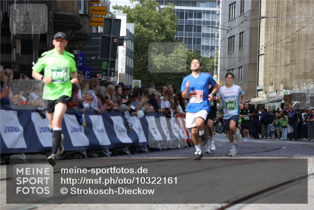 13.09.2026 - 21. swb-Marathon Bremen Strokosch-Dieckow http://msf.ph/oto/10322161 13.09.2026 13:09:21 Ziel 1925, 2287, 2291, 2909, 3330, 4384, 4898, 5383, 5517, 5636, 5696, 6906, 7262, 8120, 8830, 9867, 9906, 9911, 10044, 1034, 4473, 5111, 6652, 9789 meine-sportfotos.de