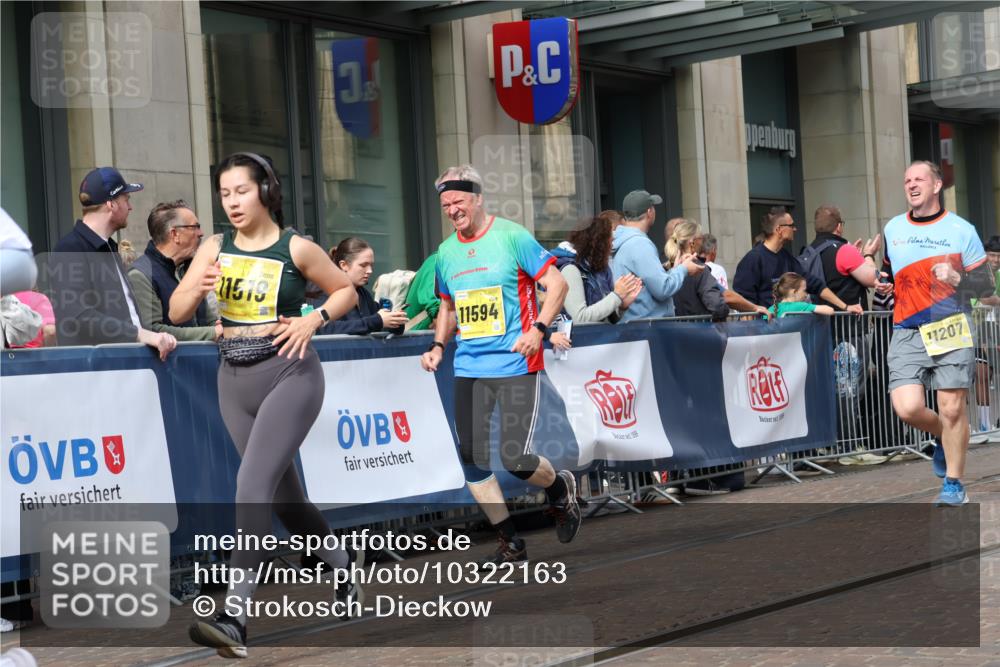 13.09.2026 - 21. swb-Marathon Bremen Strokosch-Dieckow http://msf.ph/oto/10322163 13.09.2026 10:59:24 Ziel 10147, 10236, 10355, 10669, 10691, 10745, 10928, 10929, 11054, 11056, 11089, 11151, 11194, 11207, 11419, 11501, 11519, 11594, 11637, 11803, 11904, 12138, 12242, 12243, 12295, 12388, 12480, 12481, 12527, 10377, 10415, 10492, 10668, 10922, 11086, 11125, 11301, 11302, 11500, 11873, 11913, 12118, 12200, 12267, 12295, 12297, 12537, 12541 meine-sportfotos.de