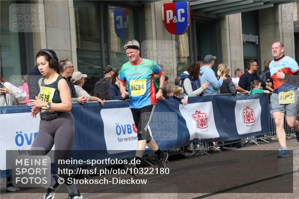 13.09.2026 - 21. swb-Marathon Bremen Strokosch-Dieckow http://msf.ph/oto/10322180 13.09.2026 10:59:24 Ziel 10147, 10236, 10355, 10669, 10691, 10745, 10928, 10929, 11054, 11056, 11089, 11151, 11194, 11207, 11419, 11501, 11519, 11594, 11637, 11803, 11904, 12138, 12242, 12243, 12295, 12388, 12480, 12481, 12527, 10377, 10415, 10492, 10668, 10922, 11086, 11125, 11301, 11302, 11500, 11873, 11913, 12118, 12200, 12267, 12295, 12297, 12537, 12541 meine-sportfotos.de