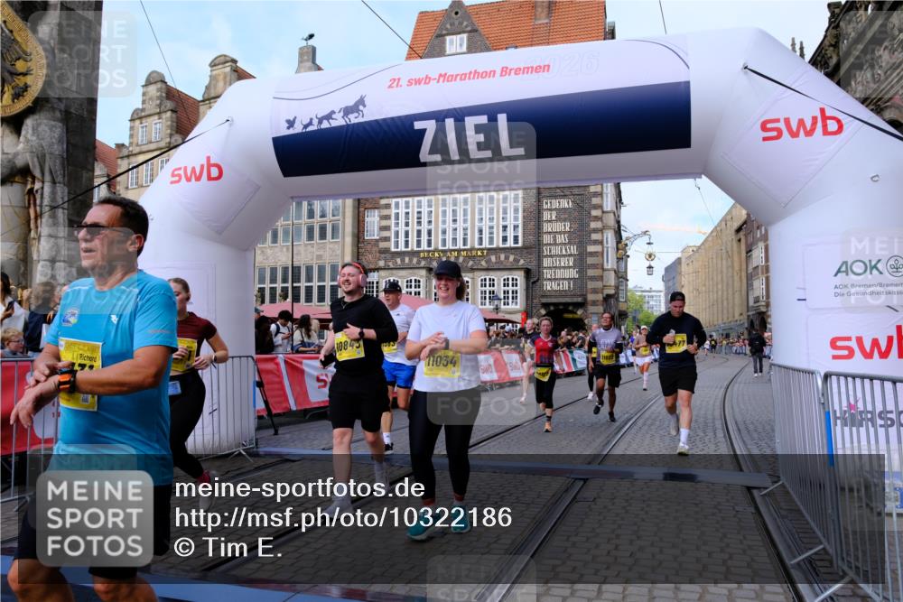 13.09.2026 - 21. swb-Marathon Bremen Tim E. http://msf.ph/oto/10322186 13.09.2026 10:59:16 Ziel 10254, 10383, 10415, 10427, 10477, 10485, 10787, 10794, 10832, 10843, 10948, 11034, 11267, 11278, 11602, 11913, 12015, 12127, 12130, 12131, 12176, 12271, 12297, 12414 meine-sportfotos.de