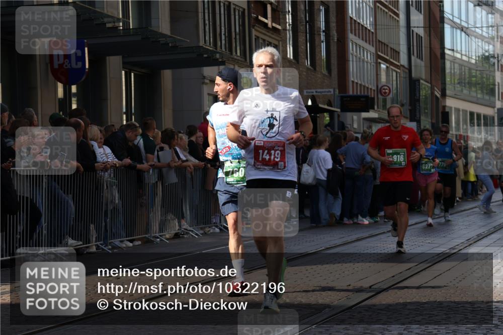 13.09.2026 - 21. swb-Marathon Bremen Strokosch-Dieckow http://msf.ph/oto/10322196 13.09.2026 13:18:30 Ziel 307, 465, 2324, 2948, 3631, 4120, 4413, 4642, 4916, 5277, 5867, 6310, 6787, 7104, 7154, 7163, 7602, 7791, 8540, 8743, 9327, 9833, 13184, 465, 1146, 1419, 2055, 3458, 5307, 5460, 6152, 6293, 6294, 6818, 7245, 7491, 7731, 7954, 8404, 8872, 9019, 9134, 9275, 9609, 10065, 13150 meine-sportfotos.de