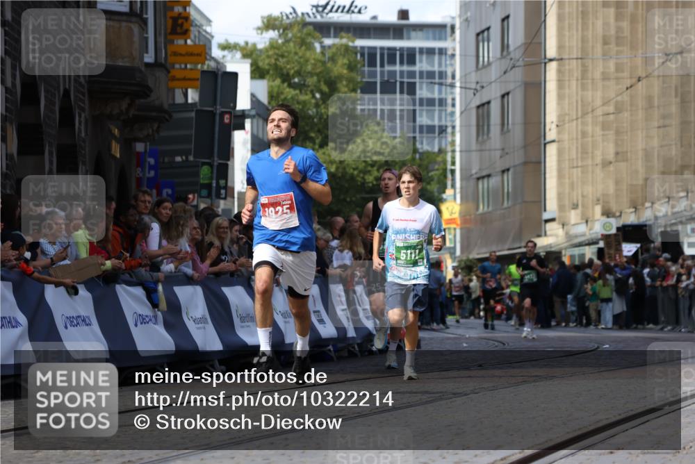 13.09.2026 - 21. swb-Marathon Bremen Strokosch-Dieckow http://msf.ph/oto/10322214 13.09.2026 13:09:22 Ziel 1925, 2287, 2291, 2909, 3330, 4384, 4898, 5383, 5517, 5636, 5696, 6906, 7262, 8120, 8830, 9906, 9911, 10044, 4473, 5111, 6652, 9789 meine-sportfotos.de