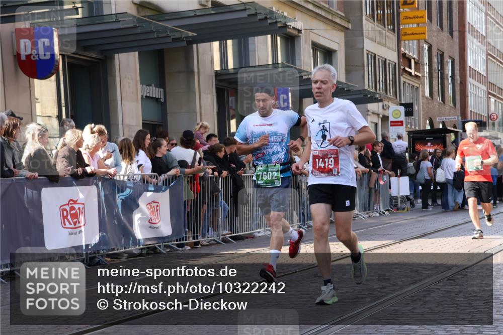 13.09.2026 - 21. swb-Marathon Bremen Strokosch-Dieckow http://msf.ph/oto/10322242 13.09.2026 13:18:31 Ziel 307, 2324, 2948, 3631, 4120, 4413, 4642, 4916, 5277, 5867, 6310, 6787, 7104, 7154, 7163, 7602, 7791, 8540, 8743, 9327, 9833, 13184, 465, 1146, 1419, 2055, 3458, 5307, 5460, 6293, 6294, 6818, 7245, 7491, 7731, 7954, 8404, 8540, 8872, 9019, 9134, 9275, 9609, 10065, 13150 meine-sportfotos.de