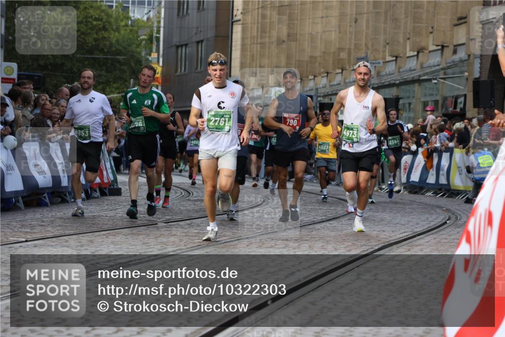 13.09.2026 - 21. swb-Marathon Bremen Strokosch-Dieckow http://msf.ph/oto/10322303 13.09.2026 13:24:48 Ziel 789, 790, 1250, 1582, 2295, 3375, 3524, 3994, 4000, 4559, 5572, 5668, 5669, 5929, 5953, 6080, 7156, 7568, 8310, 8415, 8636, 8784, 8881, 9264, 9573, 9676, 10069, 10071, 10097, 972, 1264, 2761, 3015, 4113, 4507, 4973, 6079, 6360, 6544, 6943, 7409, 7854, 8853, 9152 meine-sportfotos.de