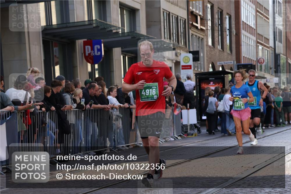 13.09.2026 - 21. swb-Marathon Bremen Strokosch-Dieckow http://msf.ph/oto/10322356 13.09.2026 13:18:34 Ziel 307, 2948, 3631, 4120, 4916, 5277, 5867, 6310, 6787, 7104, 7154, 7163, 7602, 7647, 7791, 8743, 9327, 9512, 9833, 13184, 465, 1146, 1419, 2055, 2324, 2948, 3631, 4413, 4642, 5307, 5460, 6293, 6294, 6818, 7245, 7491, 7731, 7954, 8404, 8540, 8872, 9019, 9275, 10065, 13150 meine-sportfotos.de