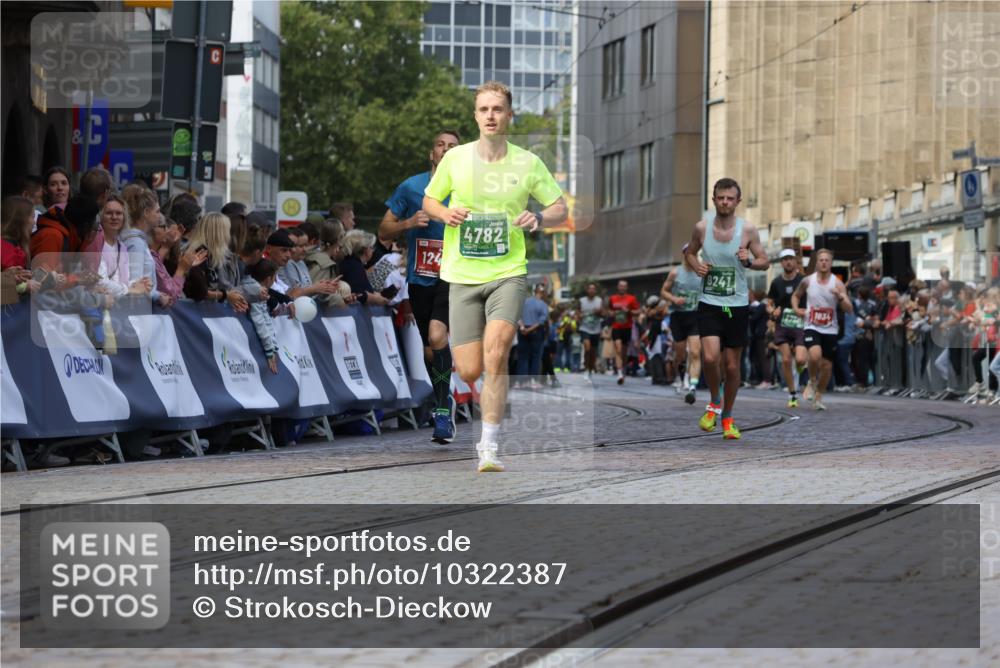 13.09.2026 - 21. swb-Marathon Bremen Strokosch-Dieckow http://msf.ph/oto/10322387 13.09.2026 13:09:36 Ziel 1034, 1241, 2291, 2909, 3197, 4895, 4898, 5111, 5383, 8759, 8830, 9789, 9866, 9904, 10044, 195, 567, 1723, 1975, 2750, 4782, 9241, 9277, 9804 meine-sportfotos.de